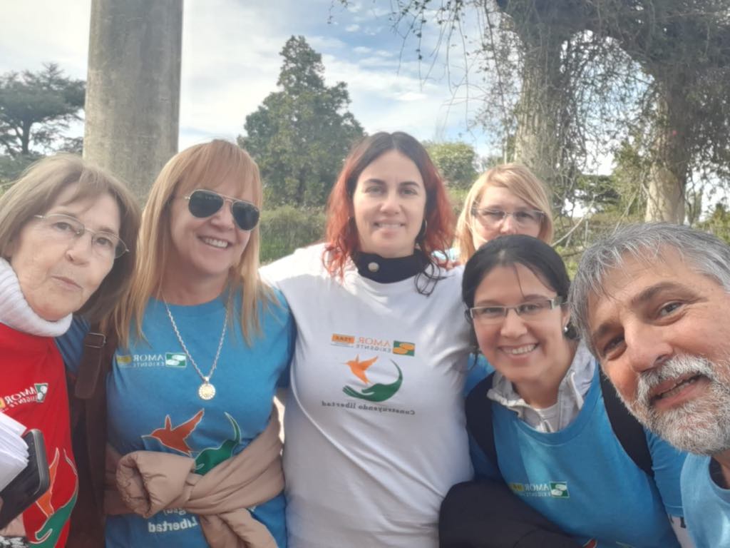 Voluntarios del Grupo de Amor-Exigente    “Flor de Loto” acercando el Programa a la comunidad