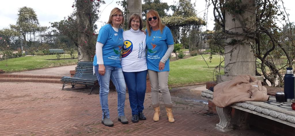 Voluntarios del Grupo de Amor-Exigente    “Flor de Loto” acercando el Programa a la comunidad