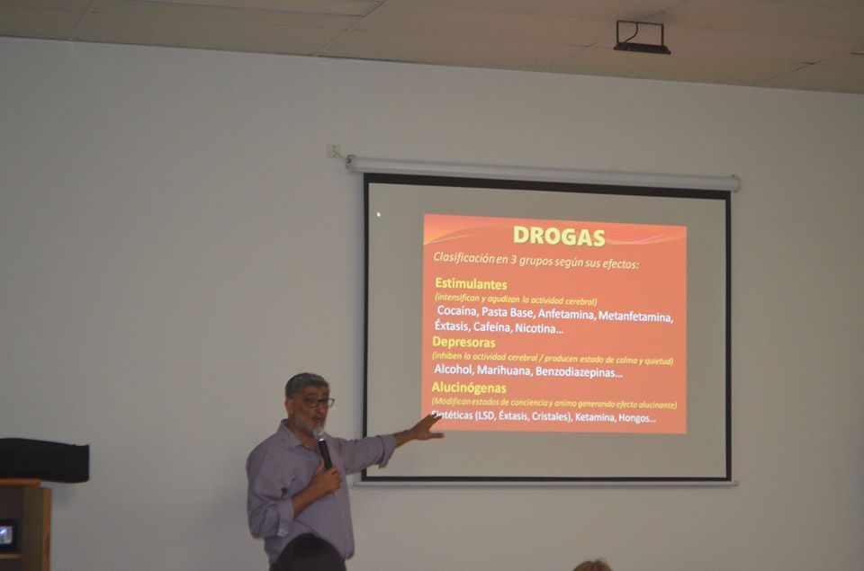 Grupo de Amor-Exigente Aprender a Volar-“Droga ¡Mal Educada! entra a tu casa sin pedir permiso”