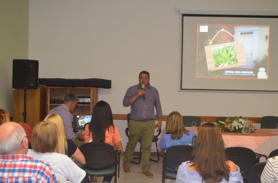 Grupo de Amor-Exigente Aprender a Volar-“Droga ¡Mal Educada! entra a tu casa sin pedir permiso”